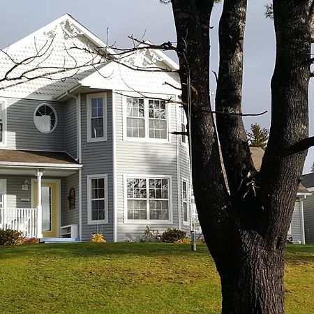 20 Acre Woods Bed And Breakfast Ingonish Exterior photo